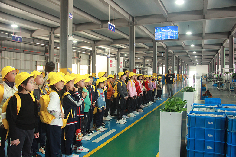 逸夫小學(xué)三年級國際班師生走進(jìn)斯科，開(kāi)啟研學(xué)之旅